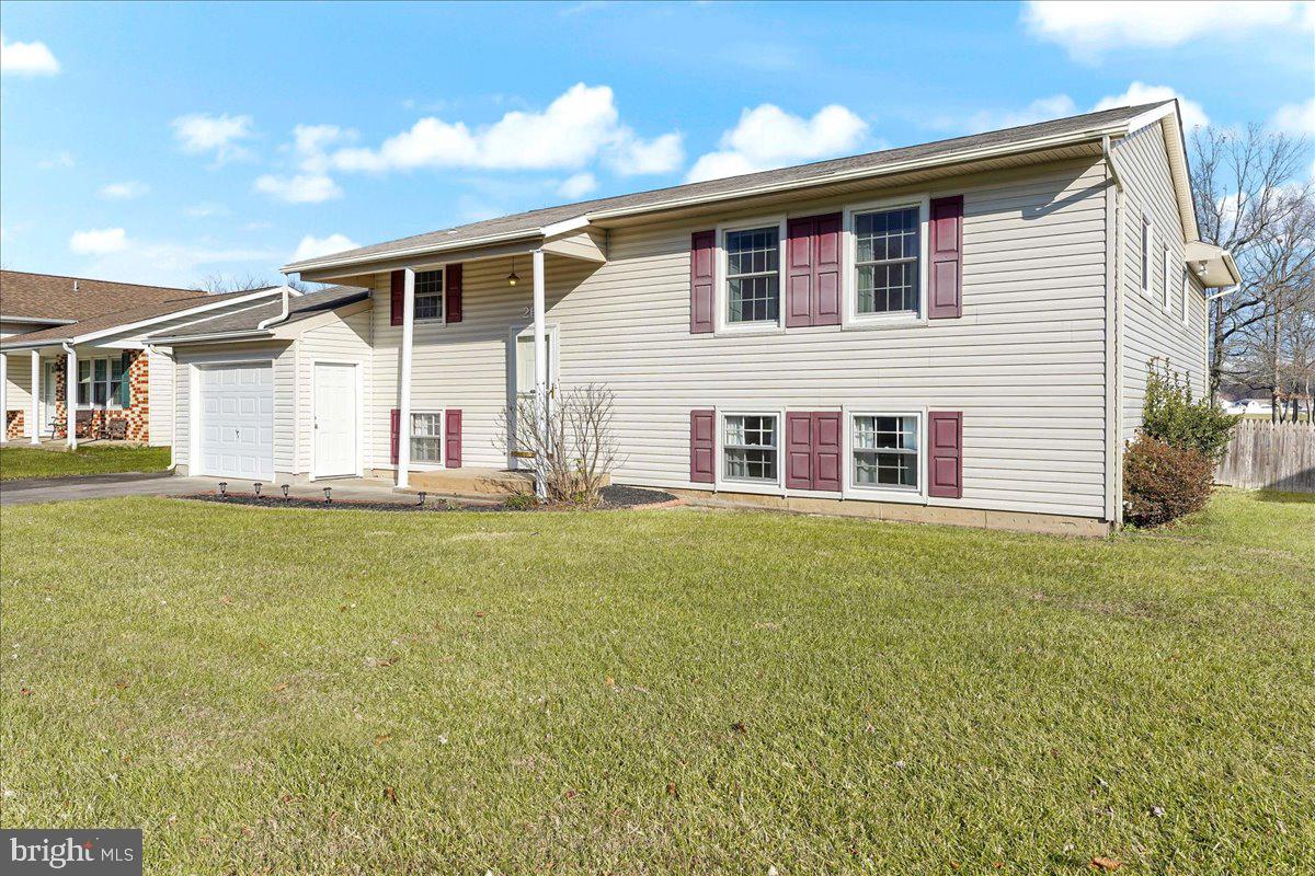 261 Oakfield Drive Newark, DE 19713 - Photo 2 of 28