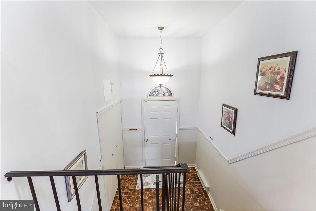 261 Oakfield Drive Newark, DE 19713 - Photo 3 of 28