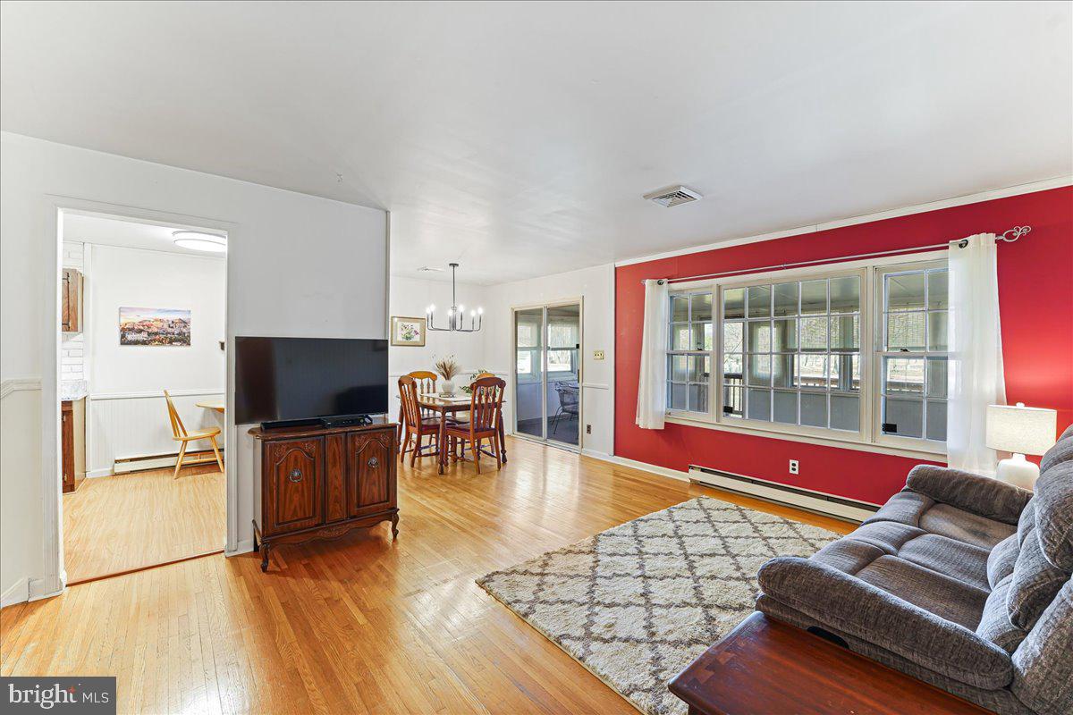 261 Oakfield Drive Newark, DE 19713 - Photo 4 of 28