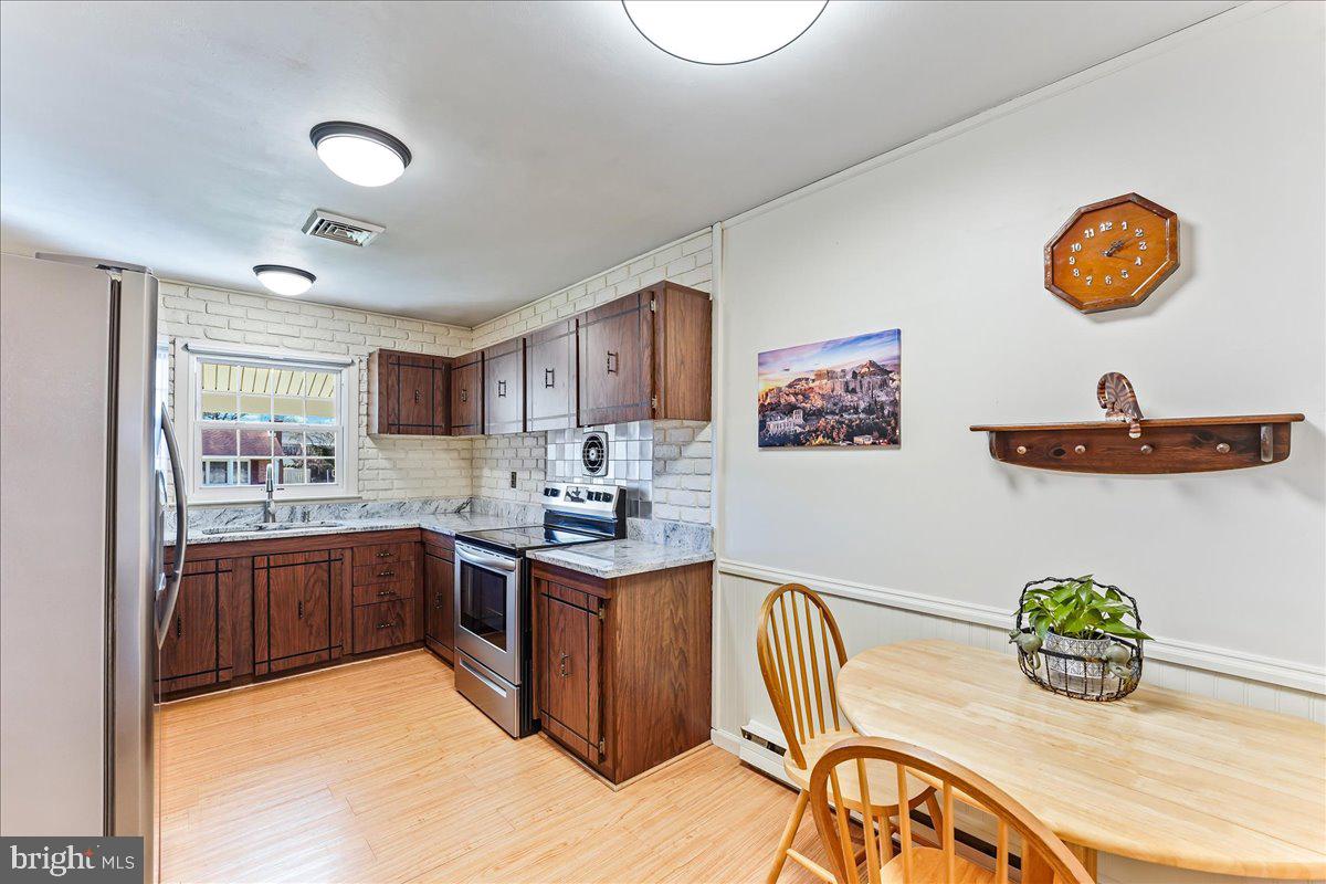 261 Oakfield Drive Newark, DE 19713 - Photo 8 of 28