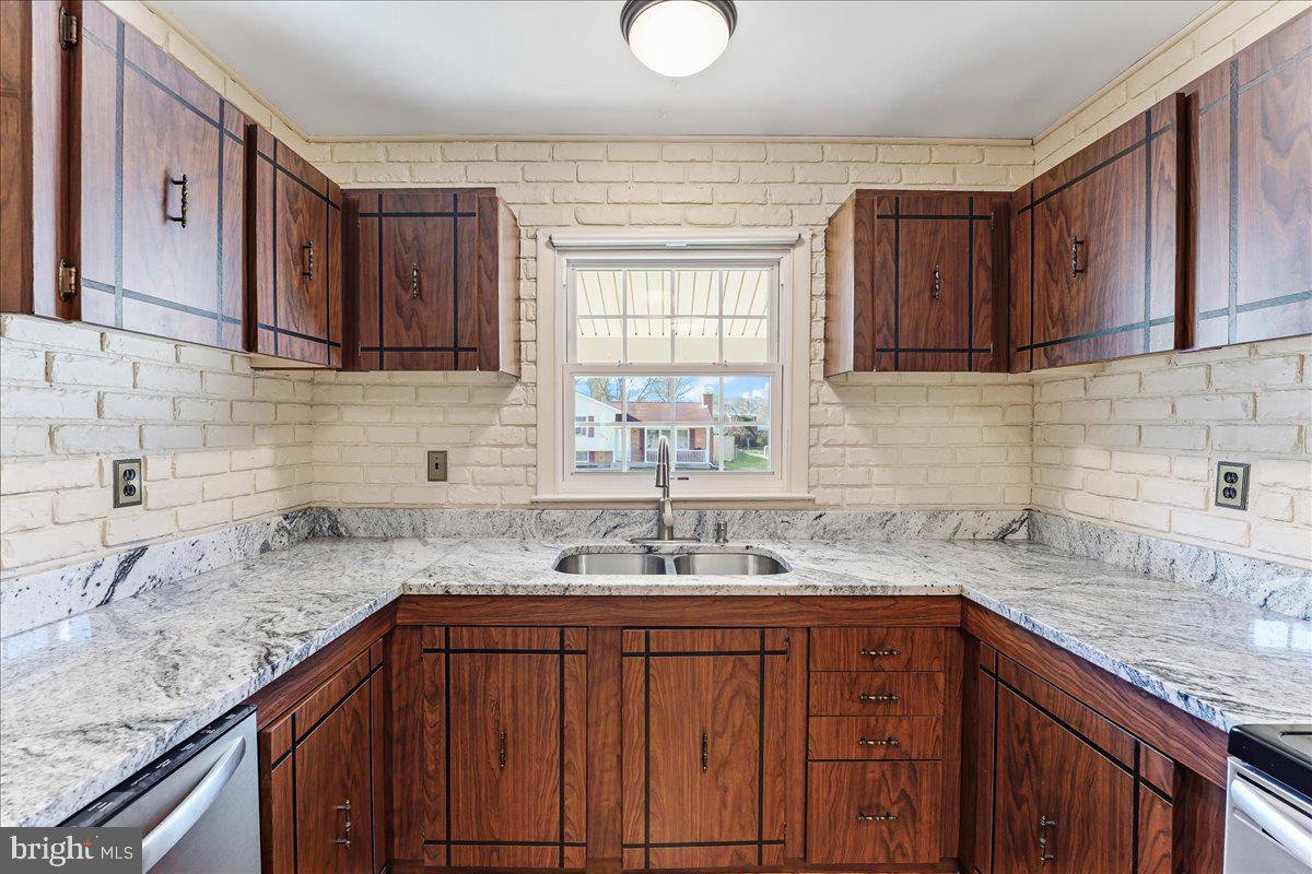 261 Oakfield Drive Newark, DE 19713 - Photo 10 of 28