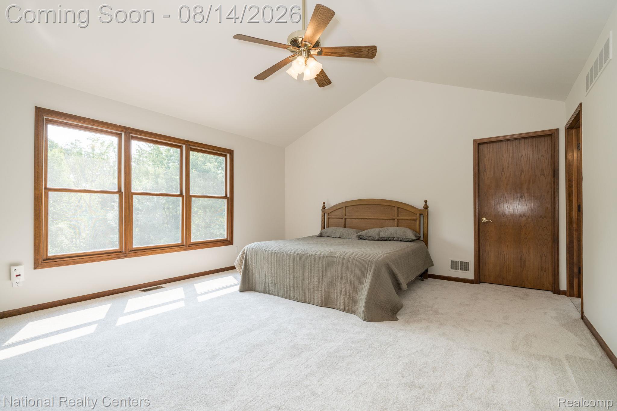 3813 Kaeleaf Road Lake Orion, MI 48360 - Photo 30 of 65 Primary bedroom with vaulted ceiling