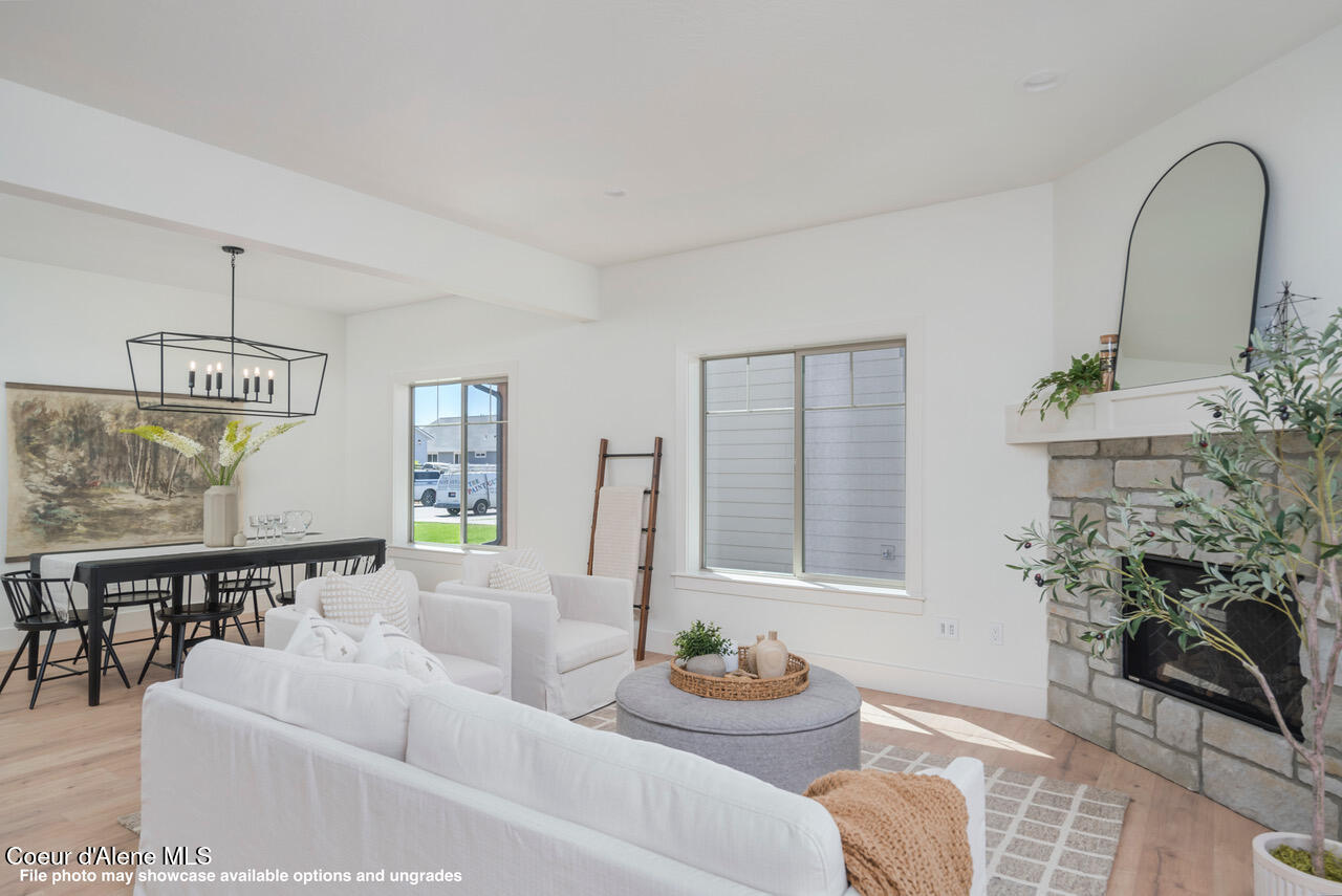 957 East Steeple Chase Road Hayden, ID 83835 - Photo 2 of 13 1537NLukeLnInterior-7