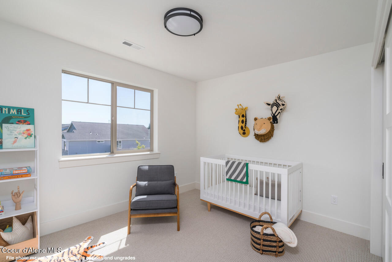 957 East Steeple Chase Road Hayden, ID 83835 - Photo 5 of 13 1537NLukeLnInterior-11