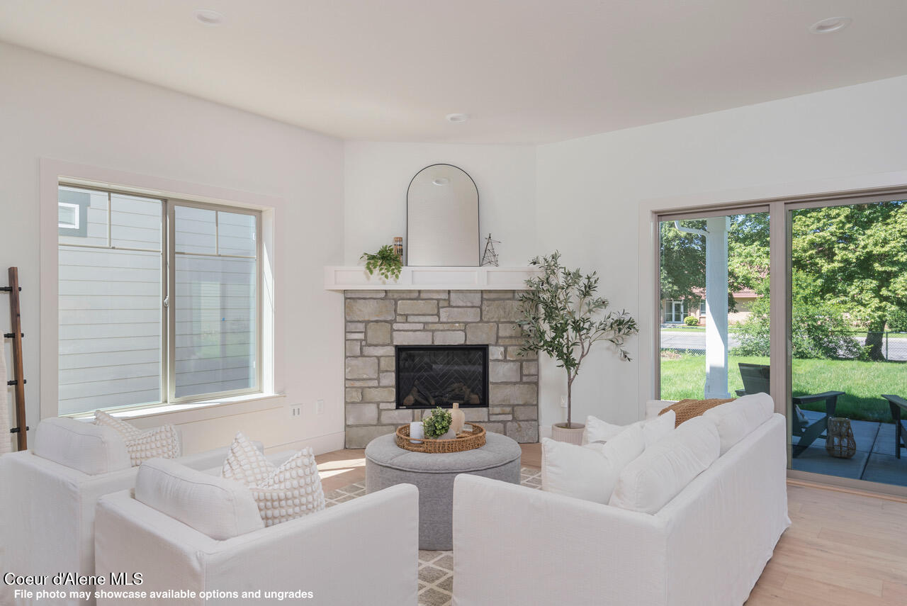 957 East Steeple Chase Road Hayden, ID 83835 - Photo 8 of 13 1537NLukeLnInterior-4