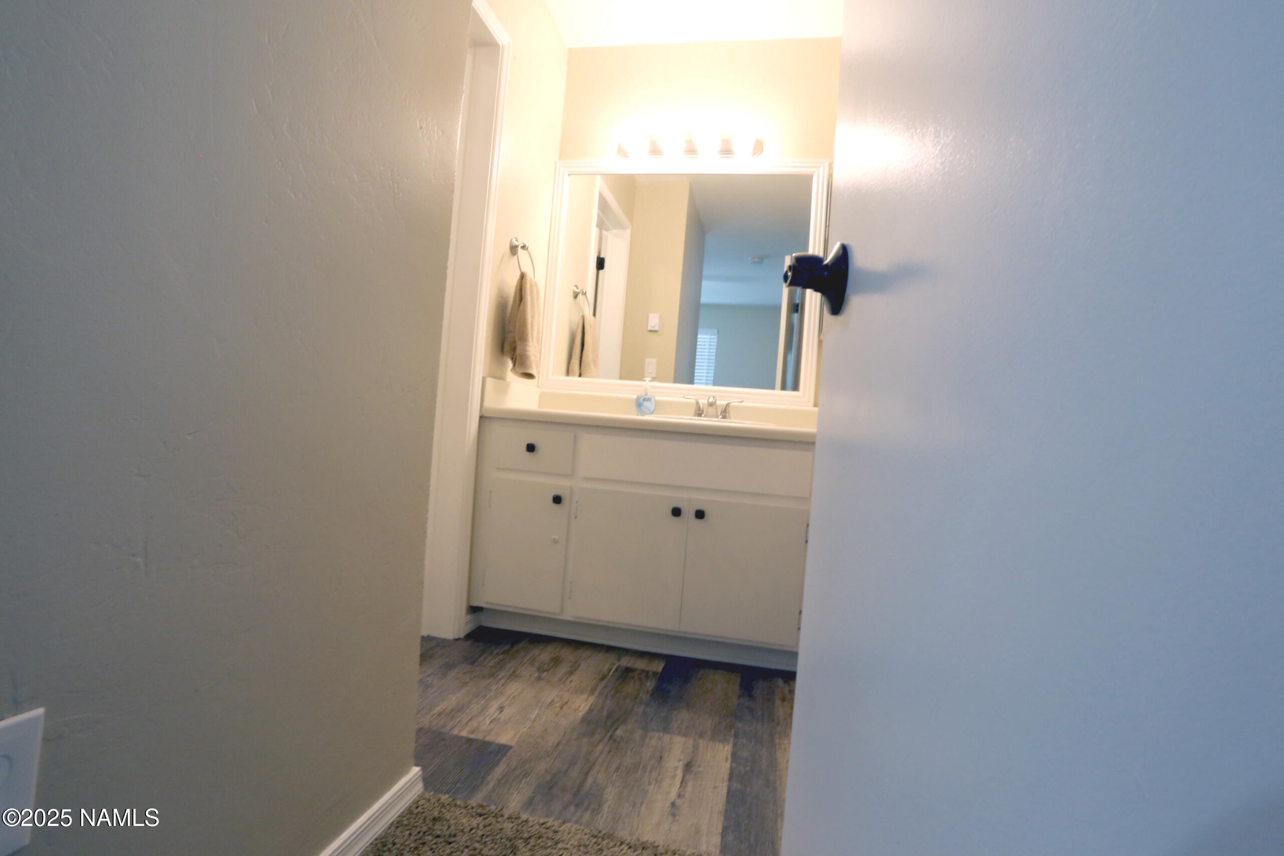 2700 South White Mountain Road, Unit 701 Show Low, AZ 85901 - Photo 4 of 9 master-bath1-scaled