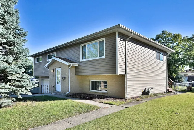 $375,000 | 913 South Iowa Street, Addison, IL 60101