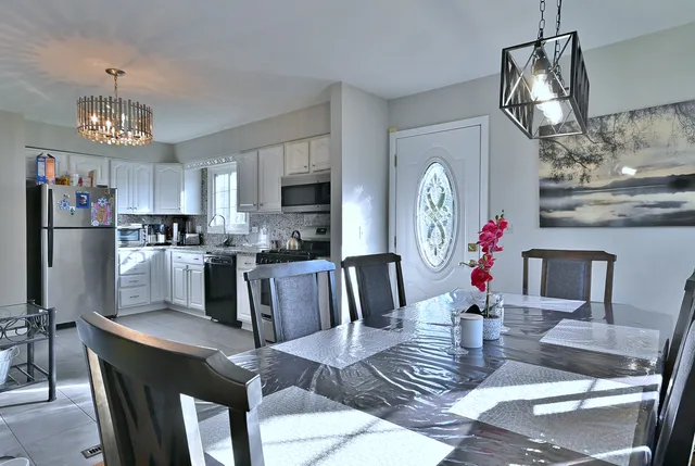 $375,000 | 913 South Iowa Street, Addison, IL 60101