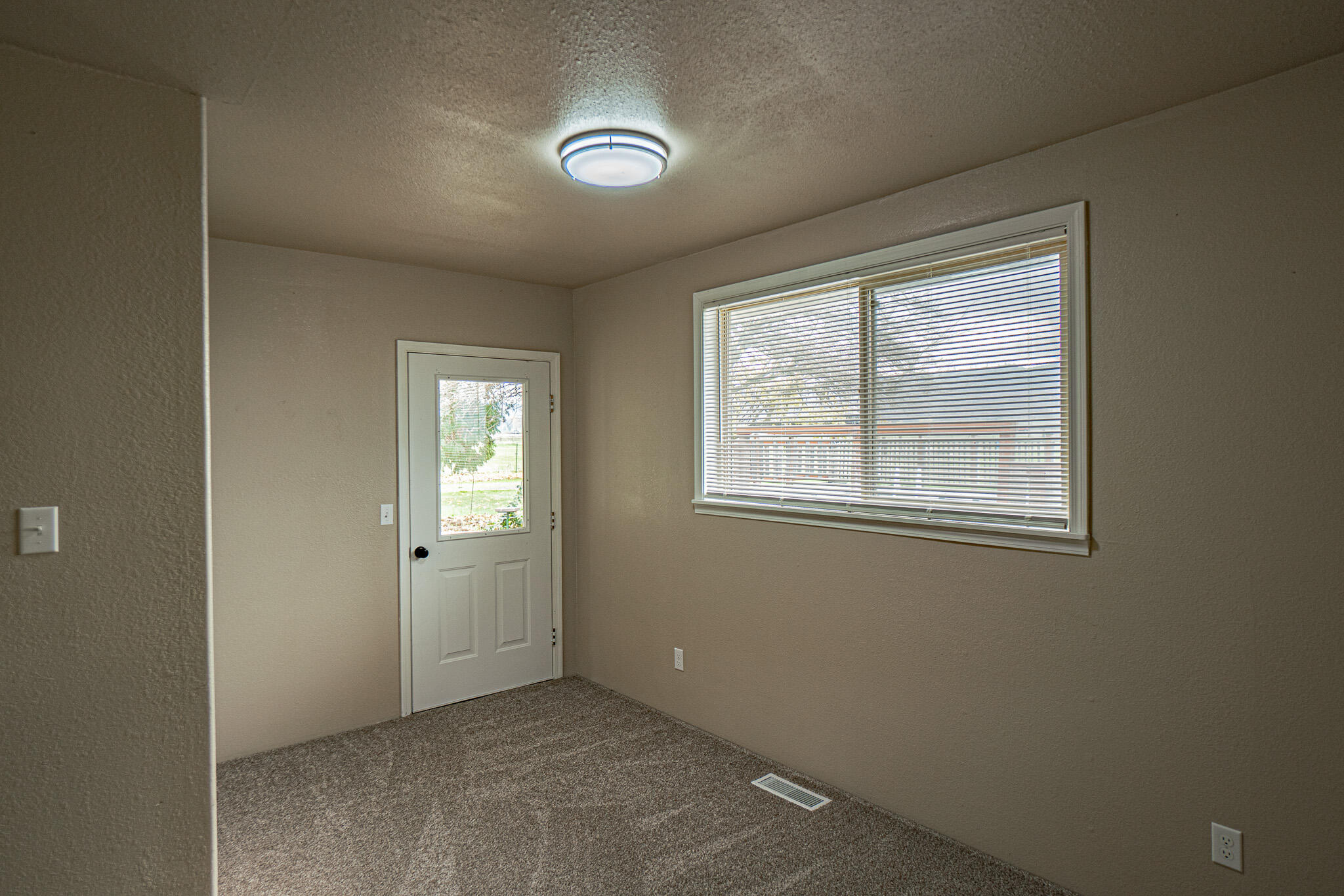 4666 Antelope Road White City, OR 97503 - Photo 16 of 31 DSC05669-HDR