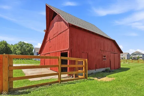 $525,000 | 2720 South 650 East, Whitestown, IN 46075