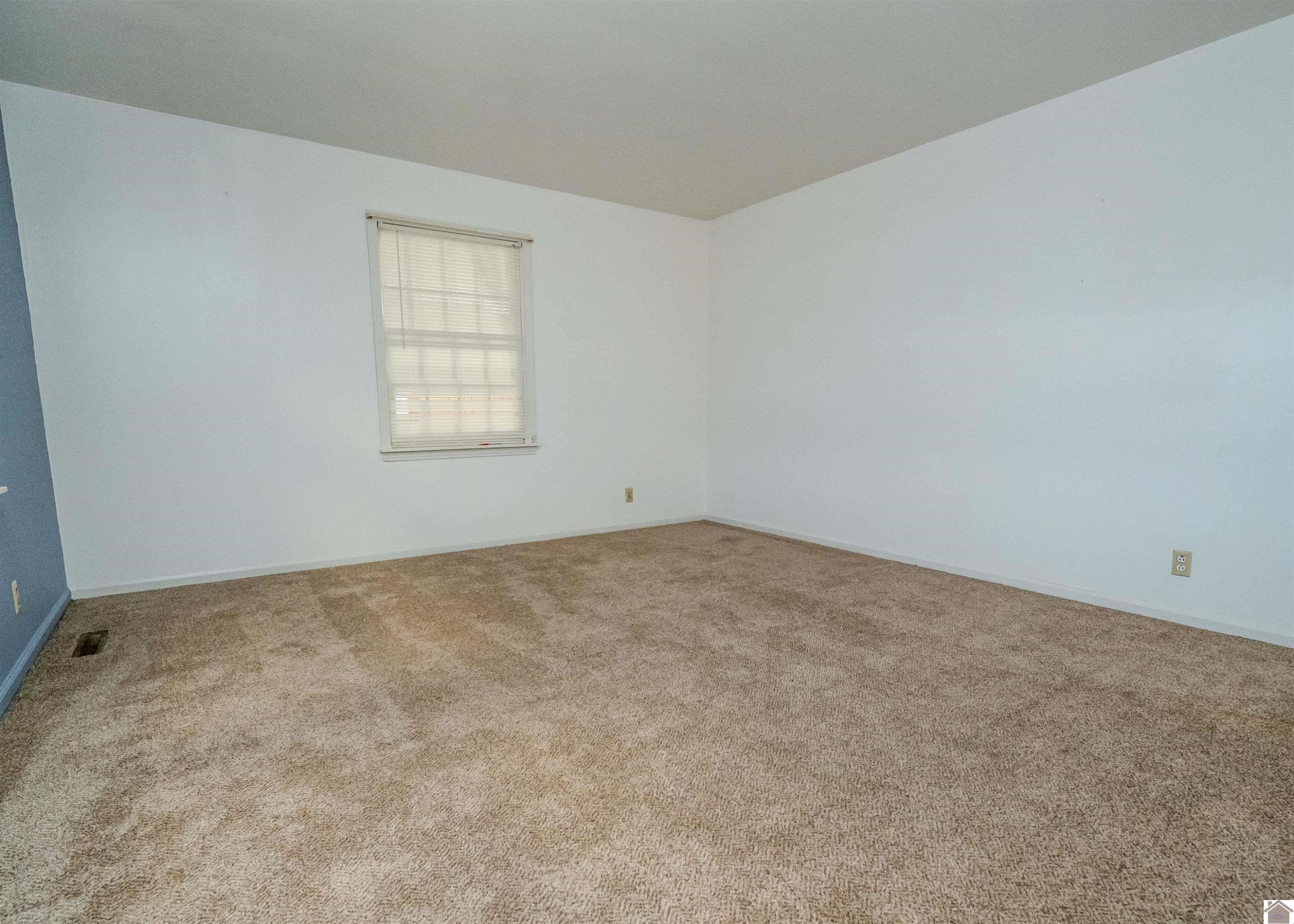 210 Irvin Cobb Road Murray, KY 42071 - Photo 5 of 33 Living Room