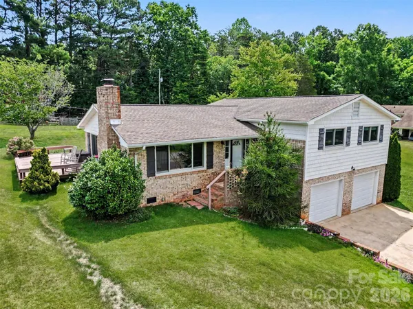 $425,000 | 7107 Rolling Hills Drive, Sherrills Ford, NC 28673