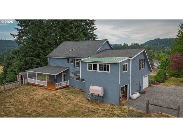a view of a house with a backyard