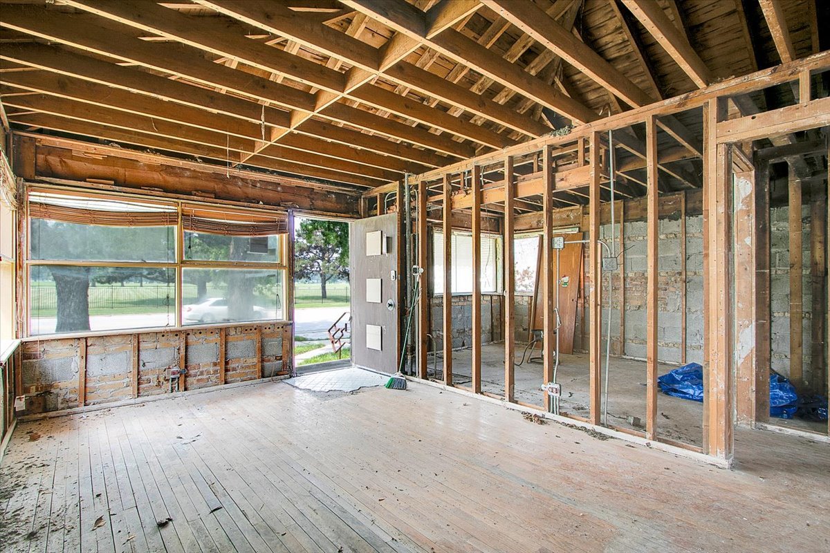 1327 South Wolf Road Hillside, IL 60162 - Photo 4 of 19 Gallery Image 4