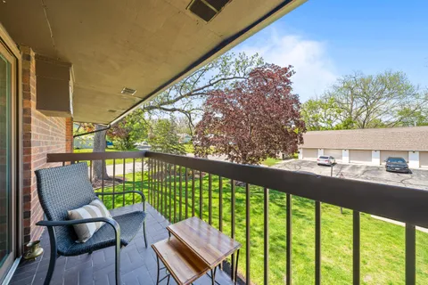 $295,000 | 1270 Wisconsin Street, Unit 211, Lake Geneva, WI 53147