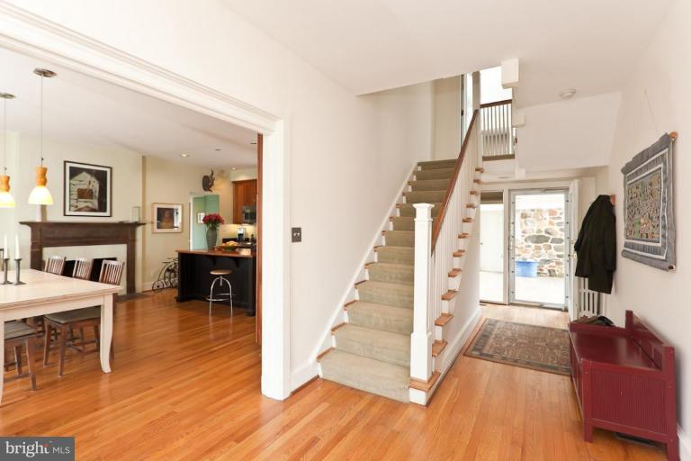 5840 Pimlico Road Baltimore, MD 21209 - Photo 7 of 30 Entrance / Foyer