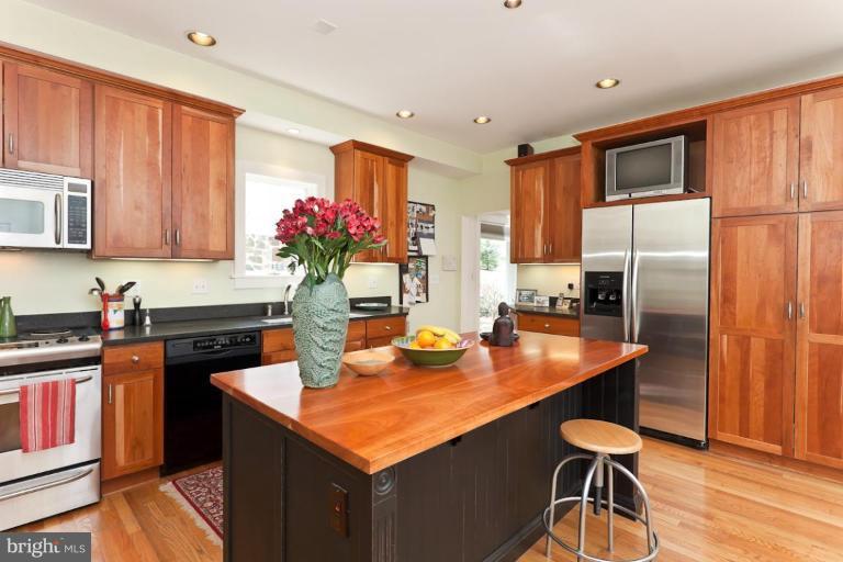 5840 Pimlico Road Baltimore, MD 21209 - Photo 8 of 30 Kitchen