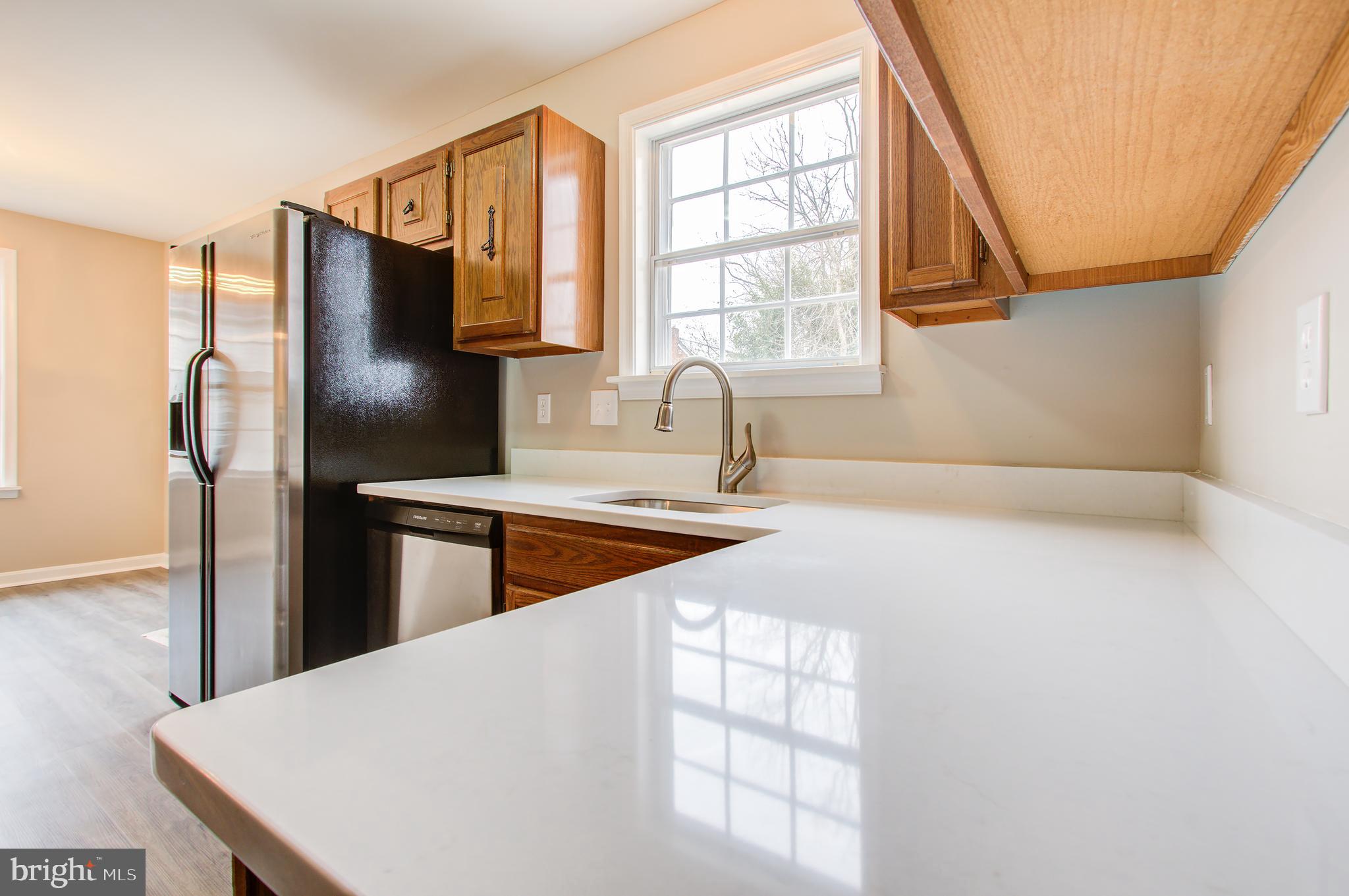 7503 Plainview Road Baltimore, MD 21237 - Photo 18 of 39 "AWESOME Sought After Quartz Counter Tops"