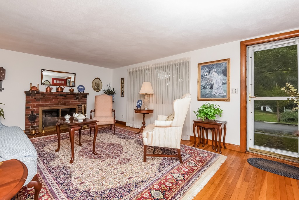 9 Carpenter Road Lynnfield, MA 01940 - Photo 8 of 30 Gallery Image 8