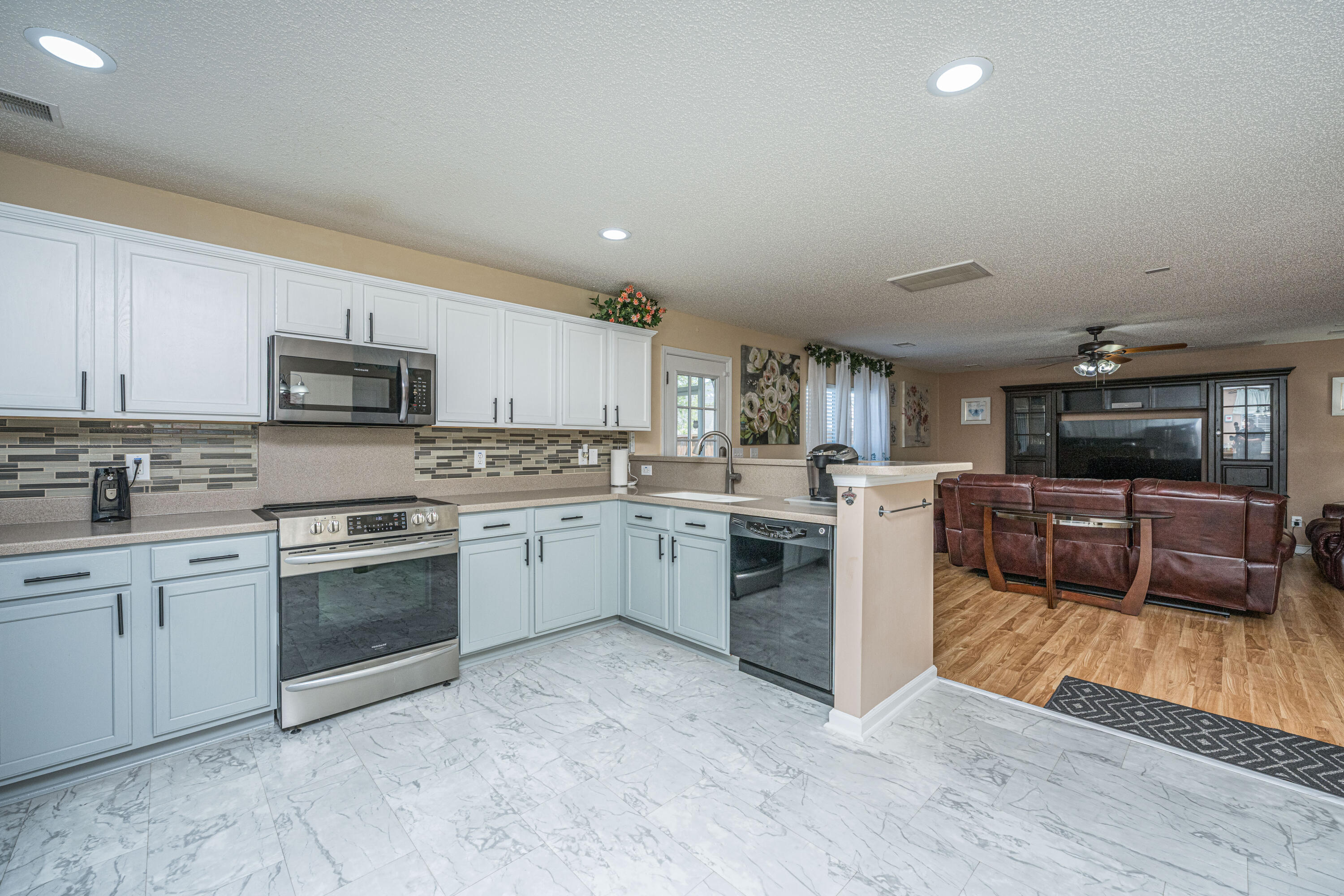 1138 Moss Grove Drive Moncks Corner, SC 29461 - Photo 10 of 42 1138MossGroveDrREDO016