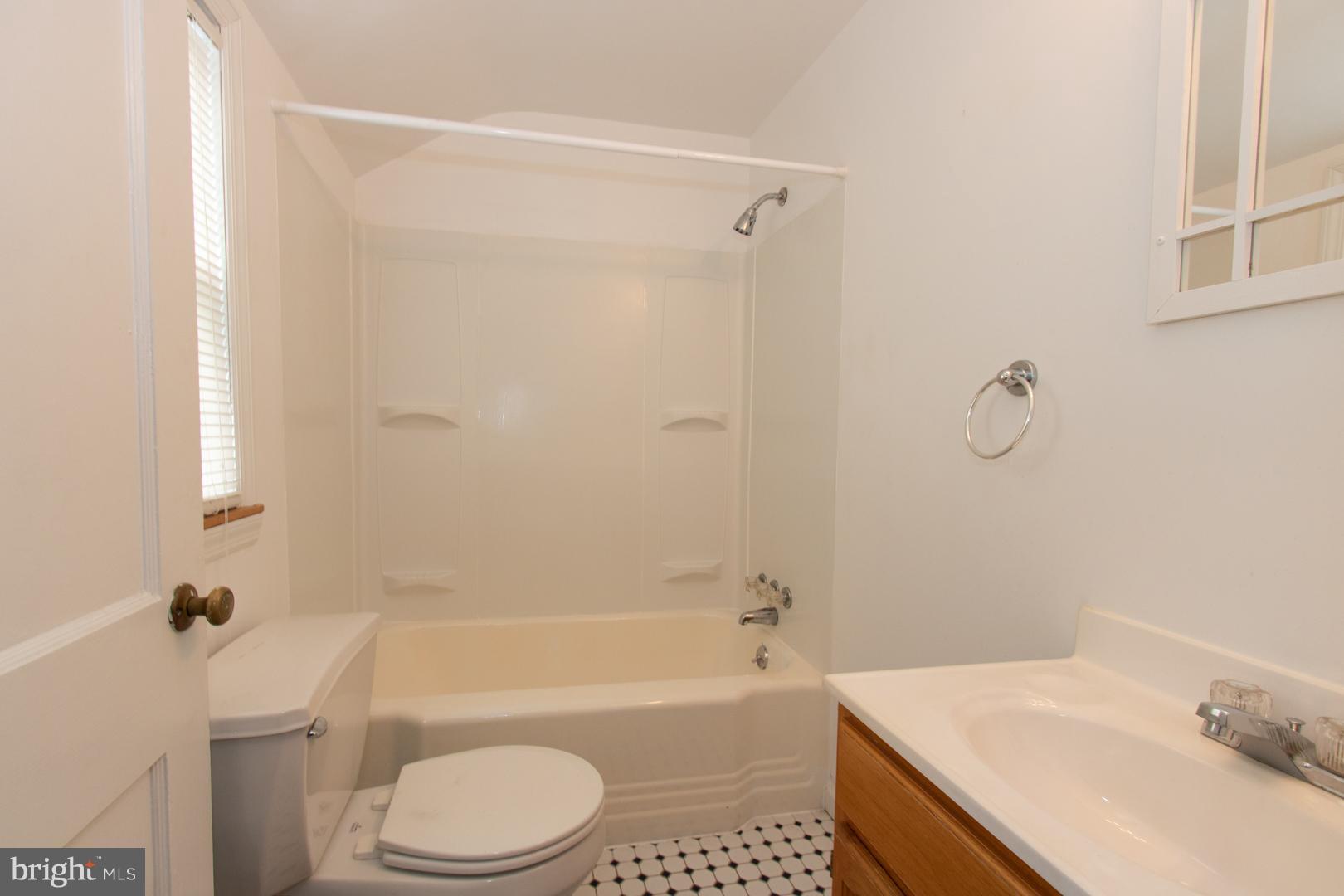 1400 East Joppa Road Baltimore, MD 21286 - Photo 8 of 9 Full Bath