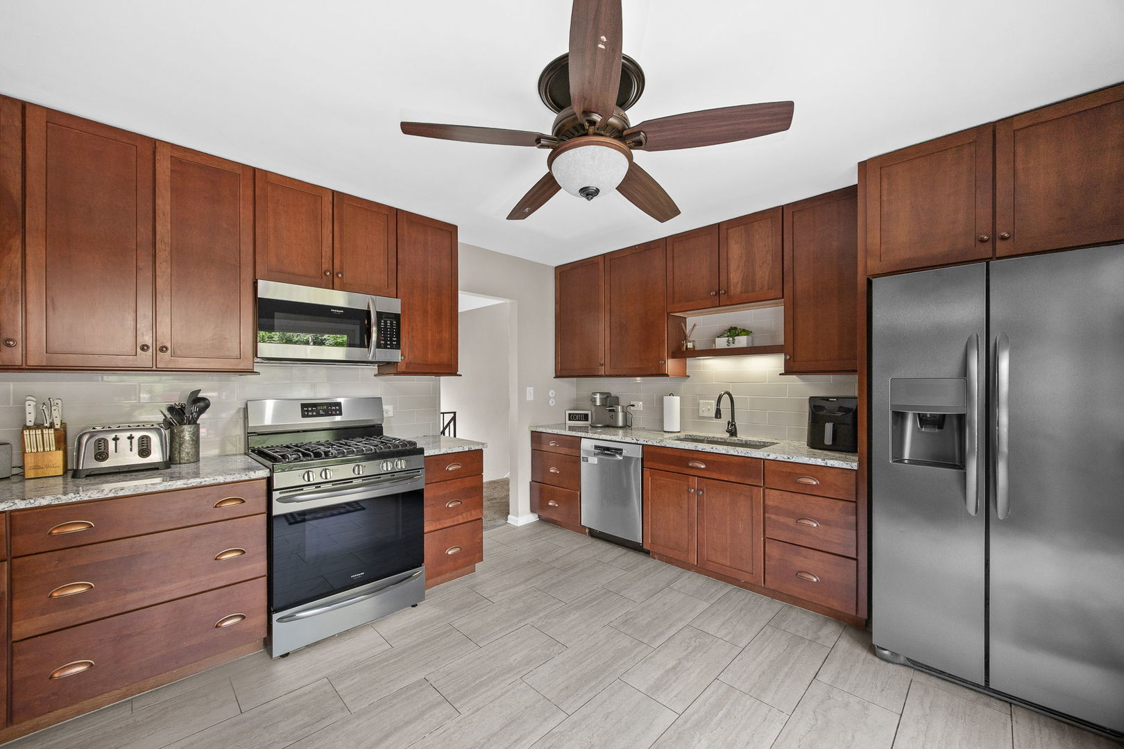 808 S Road Lisle, IL 60532 - Photo 8 of 37 Gallery Image 8