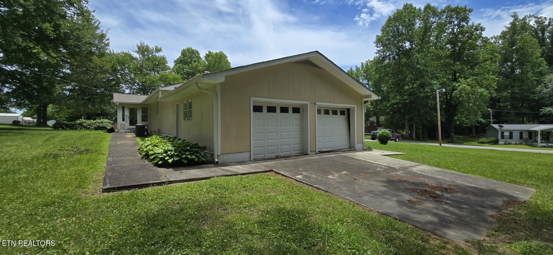 196 Shady Lane Oneida, TN 37841 - Photo 4 of 16 20260612_134105