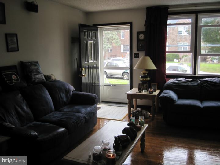 9066 Wesleyan Road Philadelphia, PA 19136 - Photo 4 of 24 Great Room