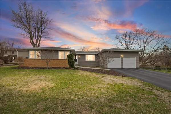 $325,000 | 4 Putting Green Lane, Perinton, NY 14526