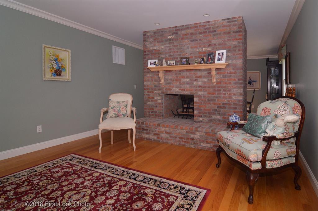 65 Nipmuc Road Scituate, RI 02825 - Photo 4 of 37