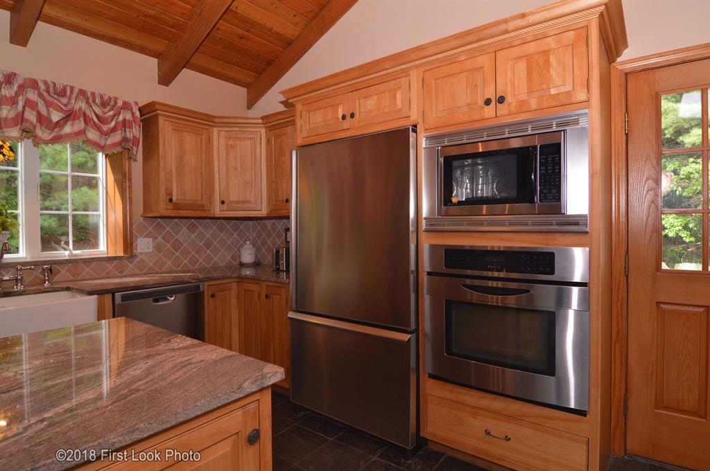 65 Nipmuc Road Scituate, RI 02825 - Photo 7 of 37