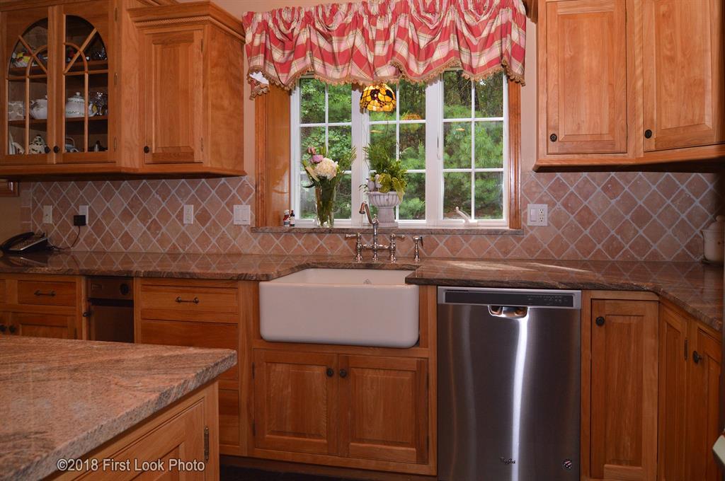 65 Nipmuc Road Scituate, RI 02825 - Photo 8 of 37