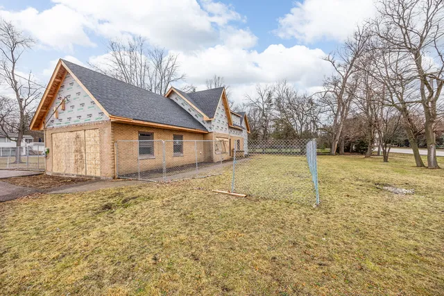 $1,100,000 | 7680 Wolf Road, Burr Ridge, IL 60527