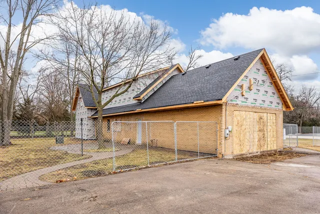 $1,100,000 | 7680 Wolf Road, Burr Ridge, IL 60527