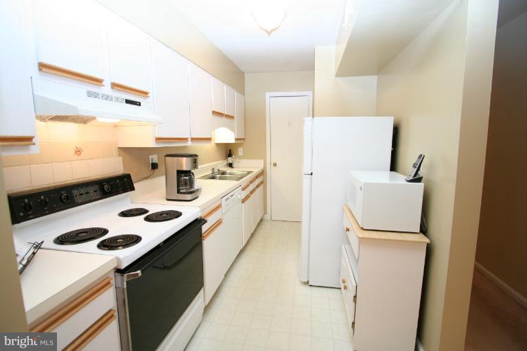 5900 Prince George Drive, Unit 331 Springfield, VA 22152 - Photo 2 of 15 Kitchen