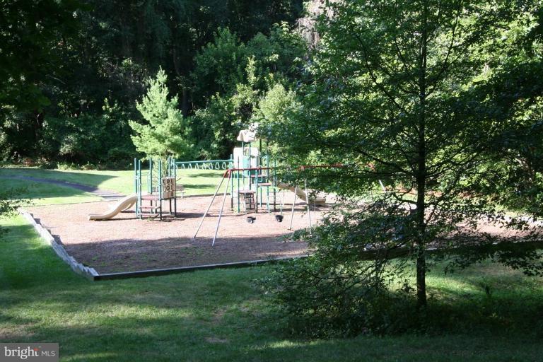 5900 Prince George Drive, Unit 331 Springfield, VA 22152 - Photo 5 of 15 Playground
