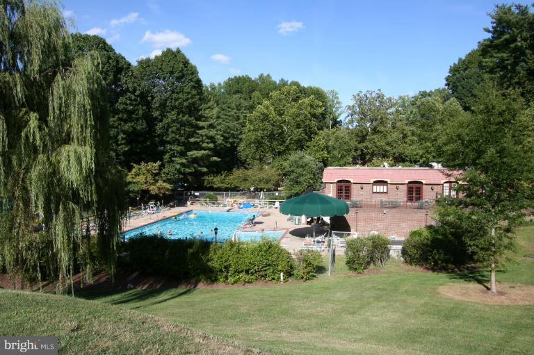 5900 Prince George Drive, Unit 331 Springfield, VA 22152 - Photo 6 of 15 1 of 3 Community Pools!