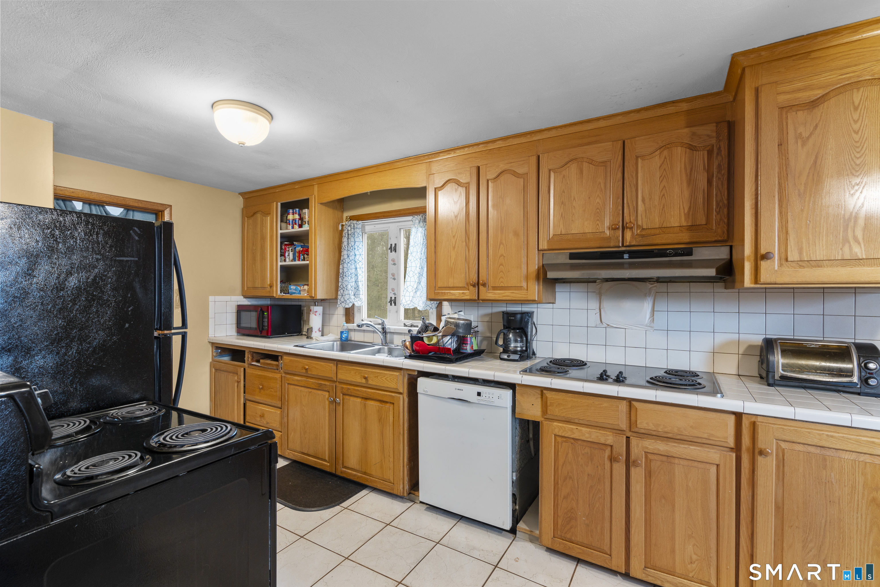 12 Garth Road Manchester, CT 06040 - Photo 10 of 37