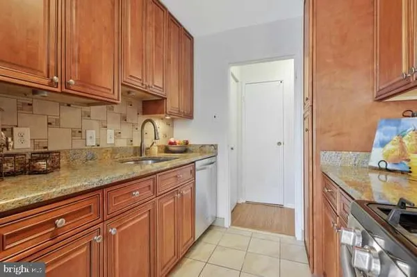 $230,000 | 301 North Beauregard Street, Unit 202, Alexandria, VA 22312