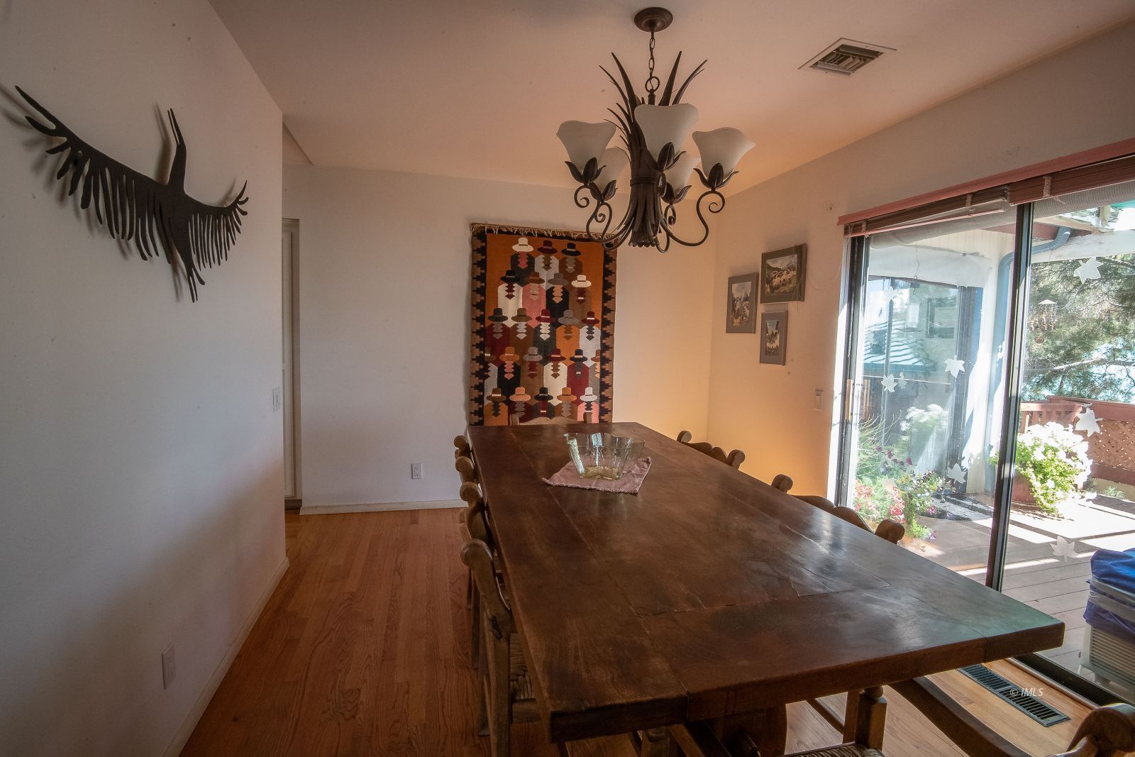 133 Summit Road Bishop, CA 93514 - Photo 4 of 21 Dinning room
