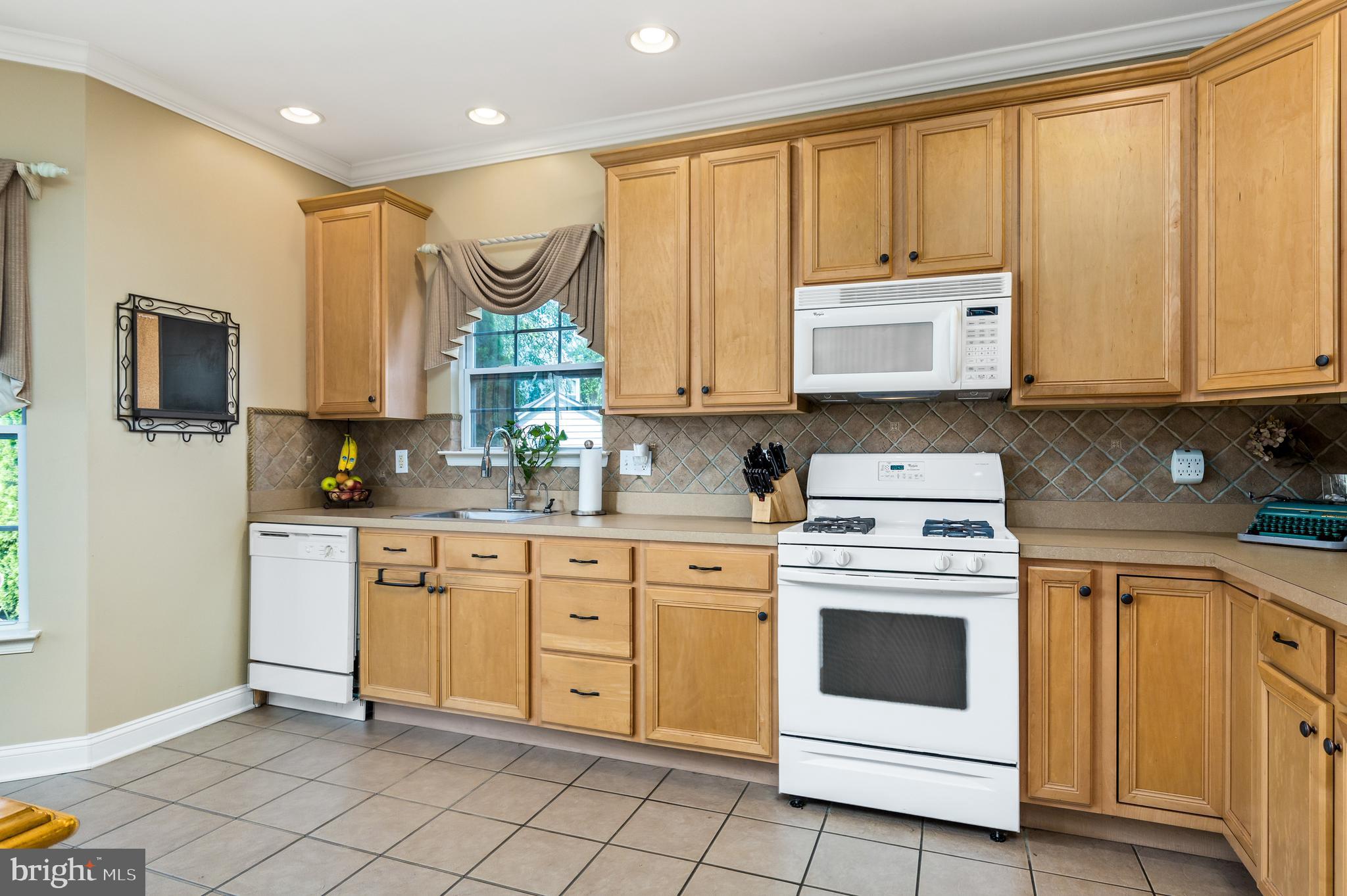 172 Yorktown Road Swedesboro, NJ 08085 - Photo 9 of 37 Gallery Image 9