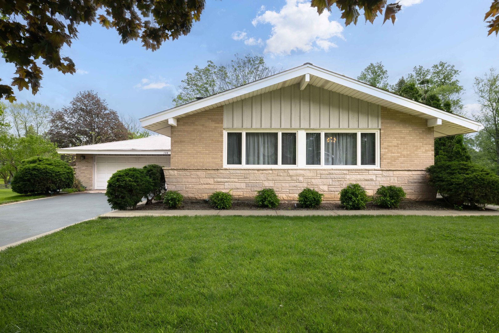 108 Forestview Road Bensenville, IL 60106 - Photo 1 of 22 Gallery Image 1