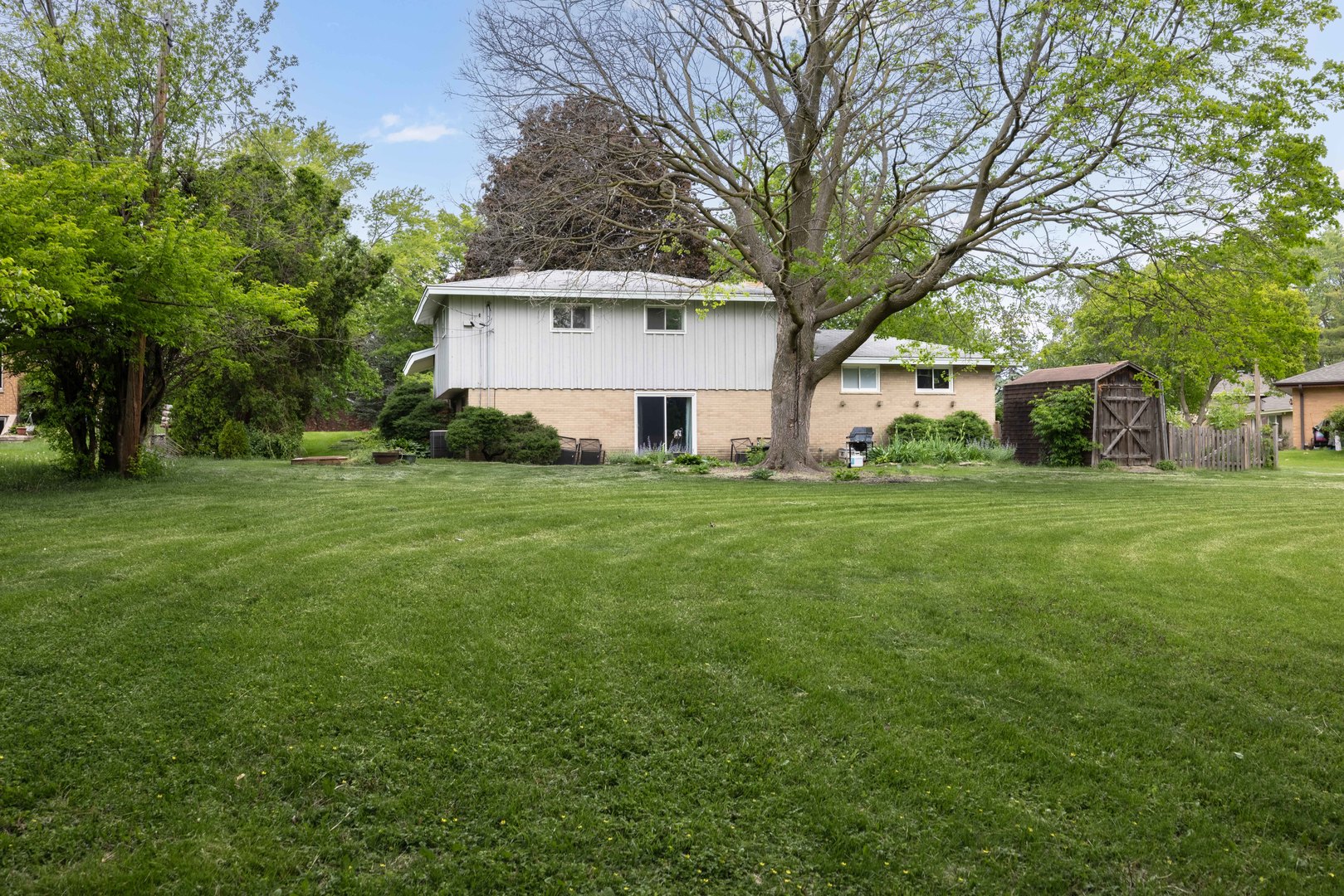 108 Forestview Road Bensenville, IL 60106 - Photo 21 of 22 Gallery Image 21
