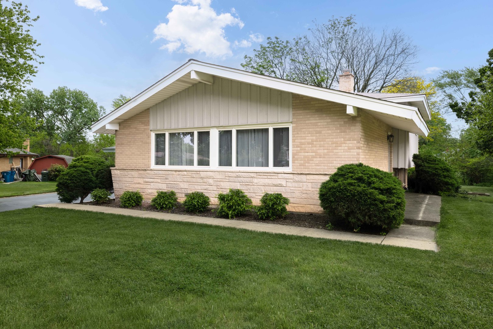 108 Forestview Road Bensenville, IL 60106 - Photo 3 of 22 Gallery Image 3