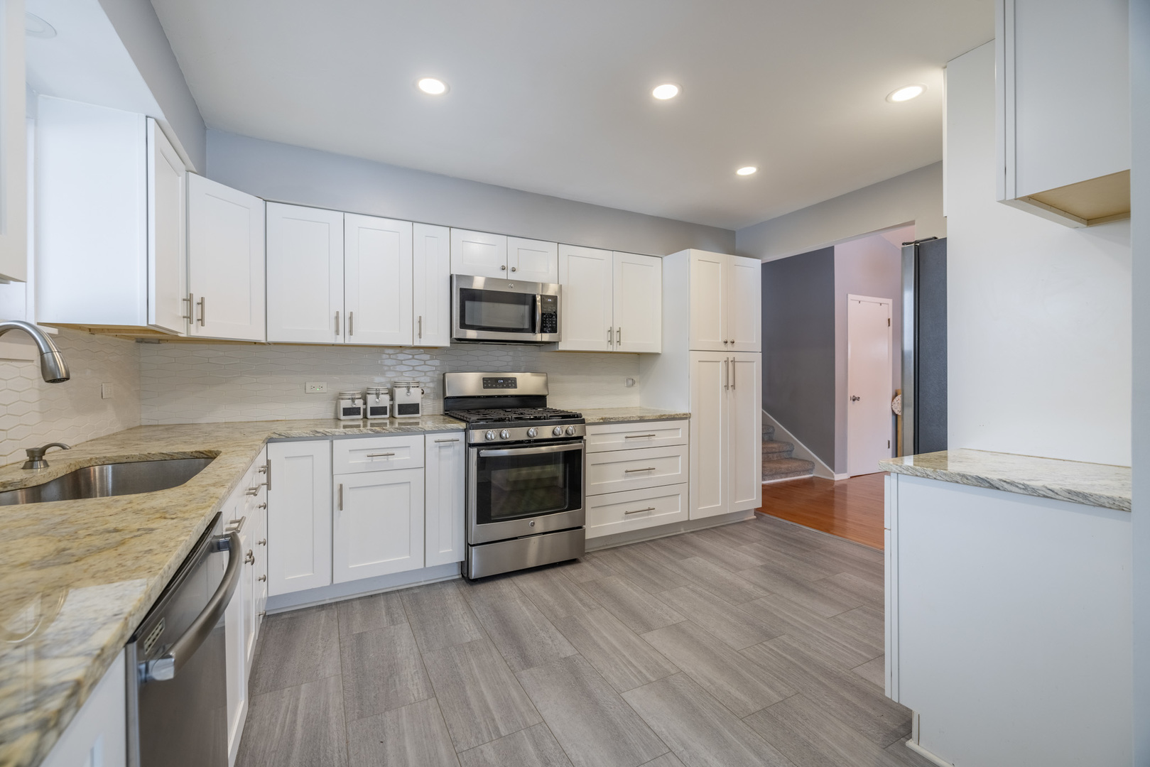 108 Forestview Road Bensenville, IL 60106 - Photo 5 of 22 Gallery Image 5