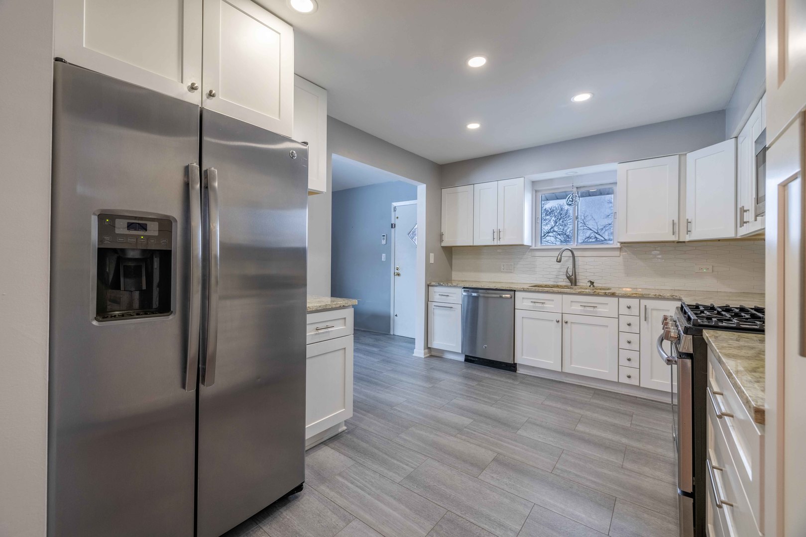 108 Forestview Road Bensenville, IL 60106 - Photo 6 of 22 Gallery Image 6