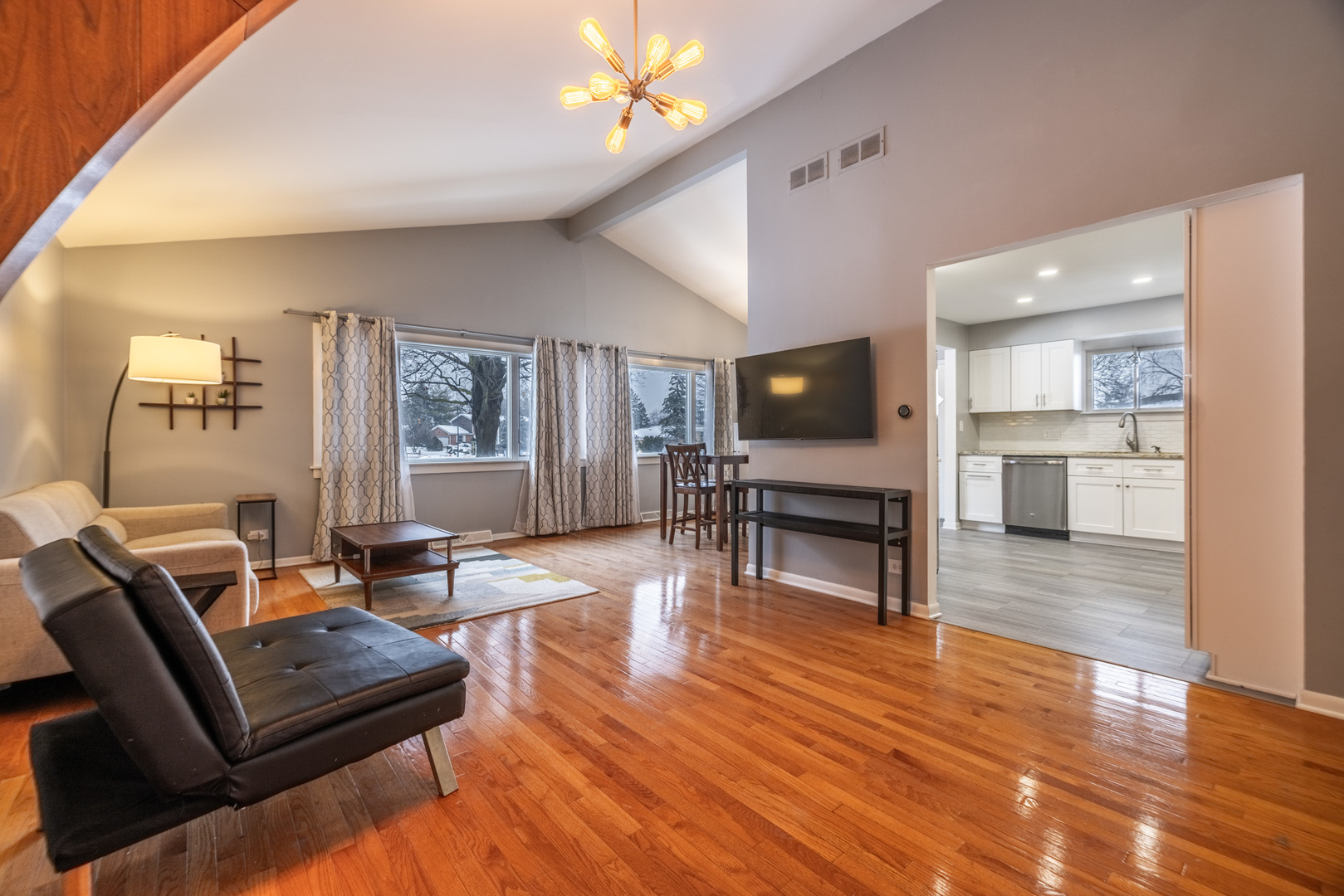 108 Forestview Road Bensenville, IL 60106 - Photo 8 of 22 Gallery Image 8