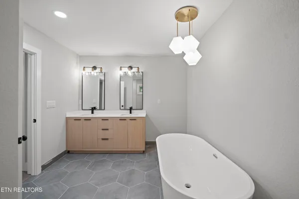 $585,000 | 6020 Weems Road, Knoxville, TN 37918