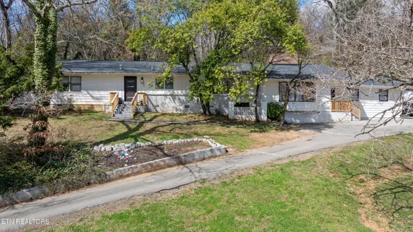 $585,000 | 6020 Weems Road, Knoxville, TN 37918