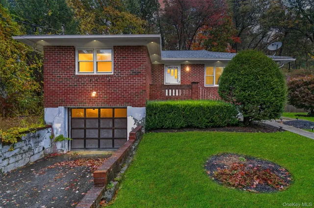 $450,000 | 56 Aqueduct Road, Garrison, NY 10524